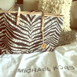 🎉 SOLD🎉Authentic Michael Kors tote bag